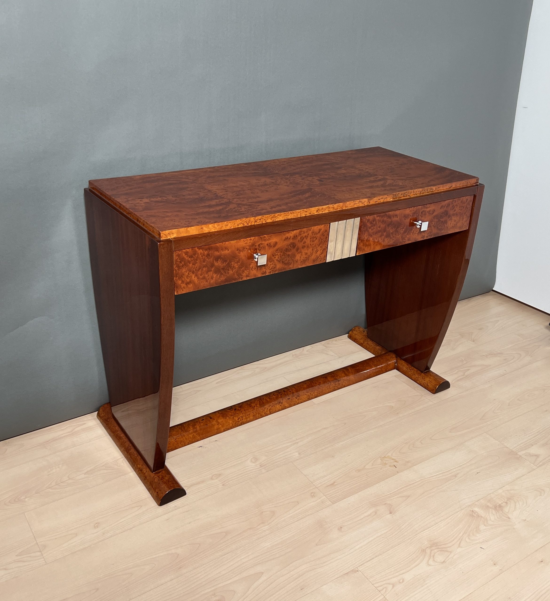 Art Deco Konsole, Thuja Maser, Eisbirke, Silber, Frankreich um 1925 frontal