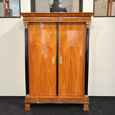 Biedermeier Schrank, Kirschbaum, Vollsäulen, Gold Kapitelle, Ã–sterreich