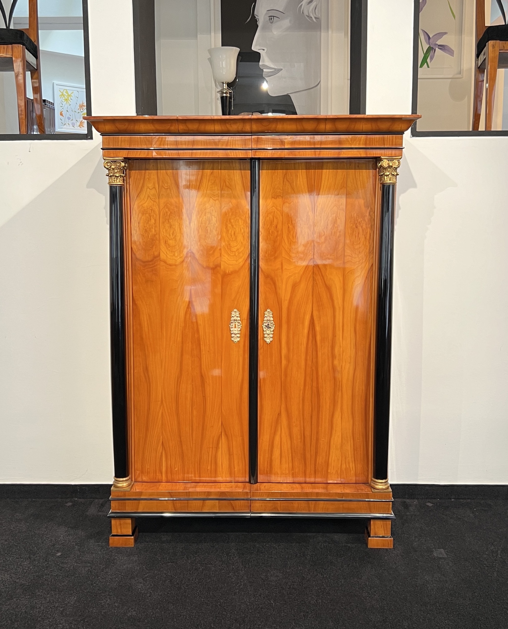 Biedermeier Schrank, Kirschbaum, Vollsäulen, Gold Kapitelle, Ã–sterreich