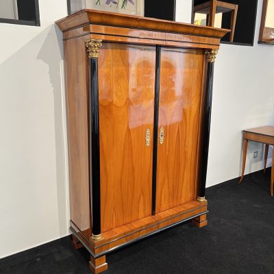 Biedermeier Schrank, Kirschbaum, Vollsäulen, Gold Kapitelle, Ã–sterreich