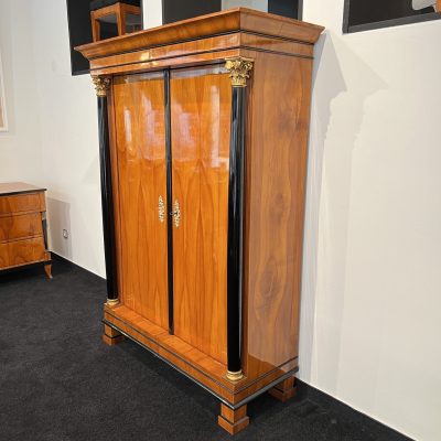 Biedermeier Schrank, Kirschbaum, Vollsäulen, Gold Kapitelle, Ã–sterreich