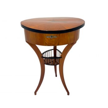 Rundes Biedermeier Nähtischchen in Kirschbaum