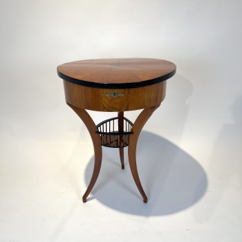 Rundes Biedermeier Nähtischchen, Kirschbaum