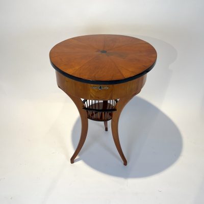 Rundes Biedermeier Nähtischchen, Kirschbaum