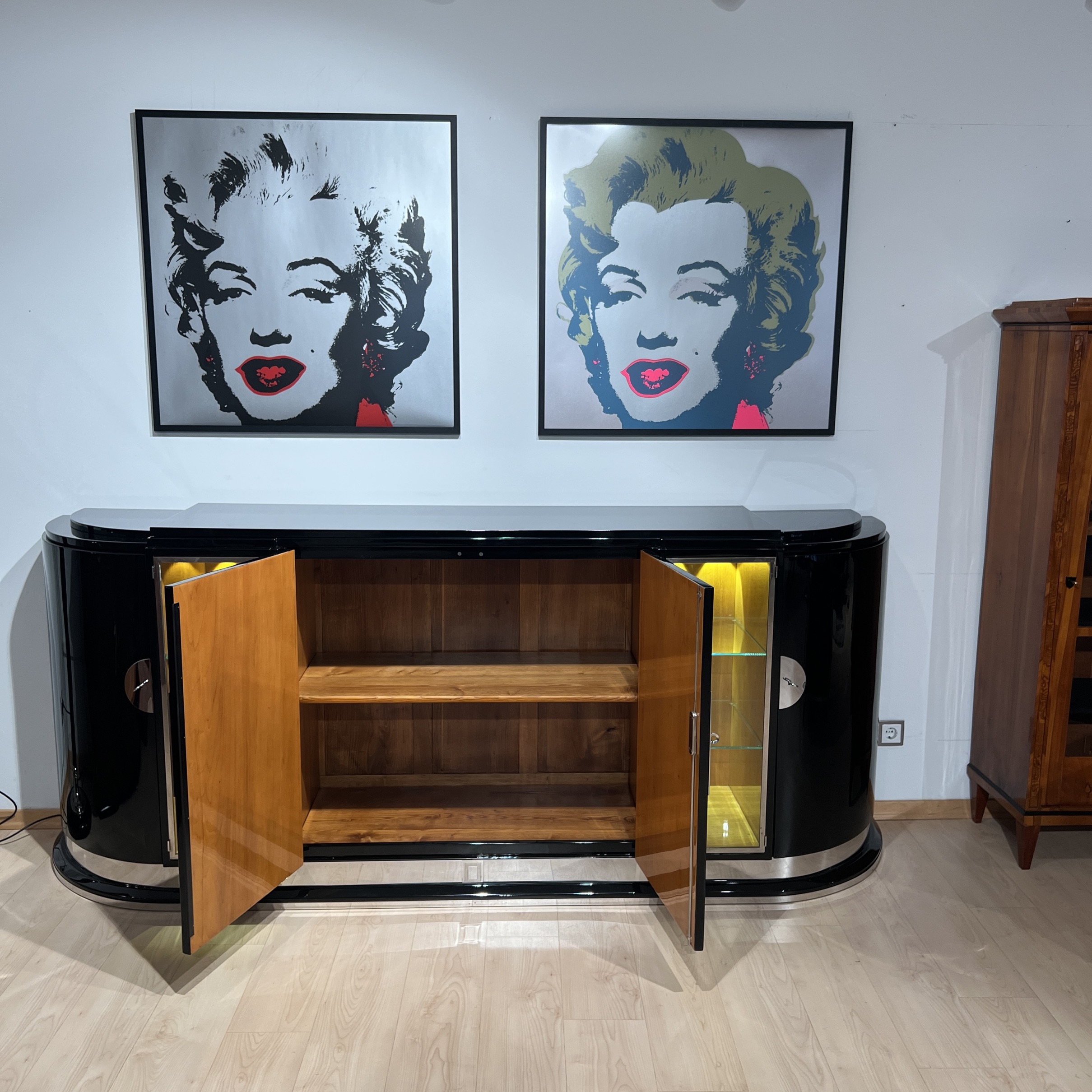 Großes Art Deco Sideboard, Schwarzlack, Beleuchtung