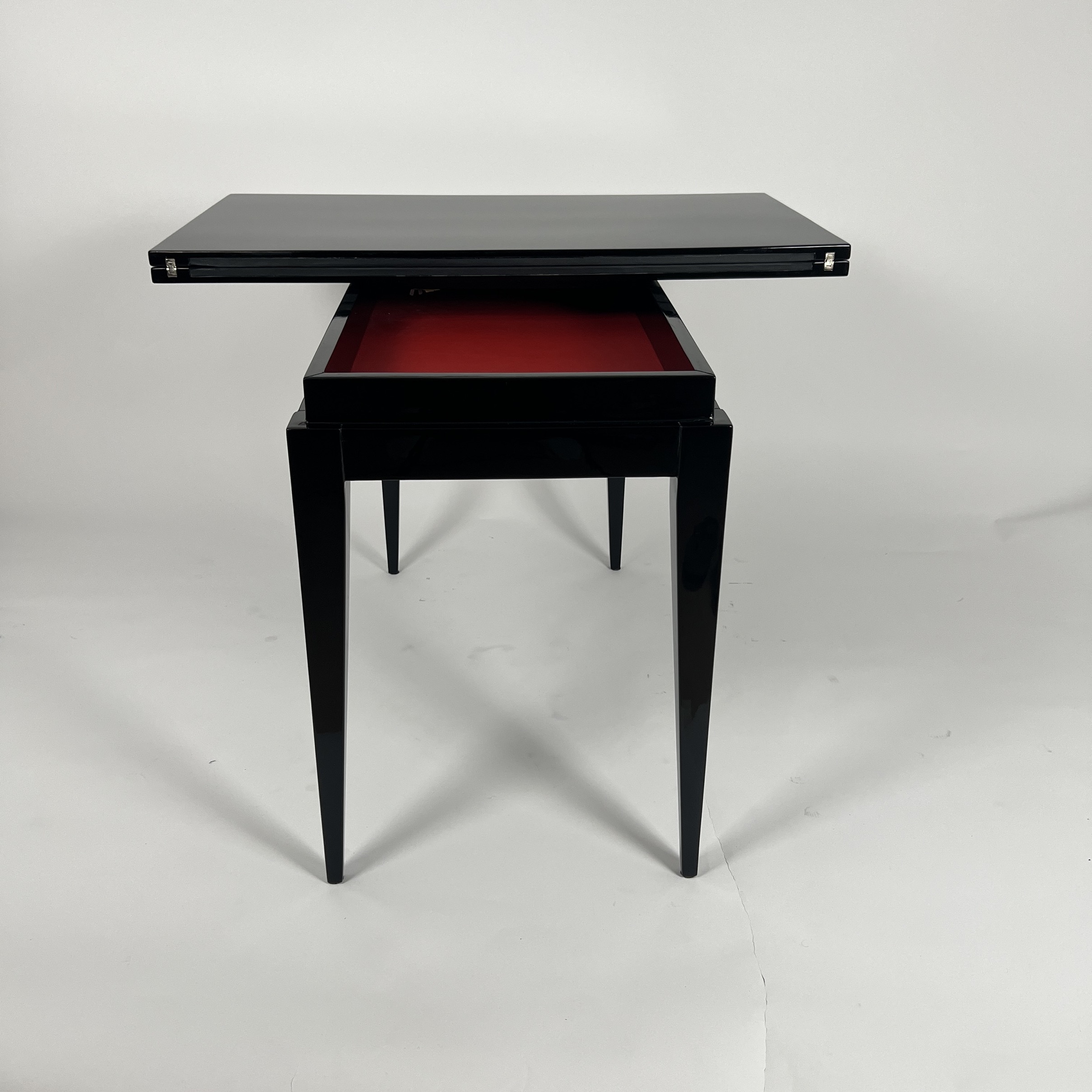 Art Deco Spieltisch, Schwarzlack, Rotes Leder.1