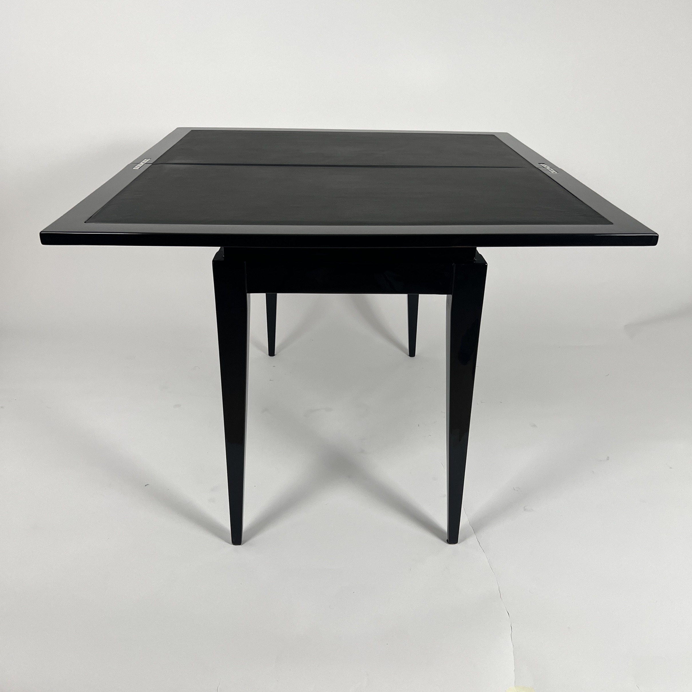 Art Deco Spieltisch, Schwarzlack, Rotes Leder.6