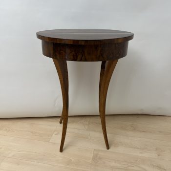 Ovales Biedermeier Beistelltischchen Nussbaum, Süddeutsch um 1820