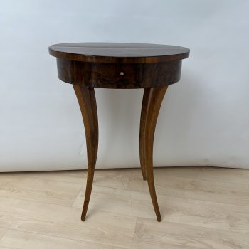 Ovales Biedermeier Beistelltischchen Nussbaum, Süddeutsch um 1820
