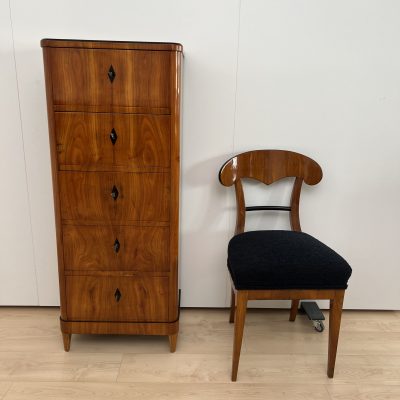 Biedermeier Chiffonnier, Kirschbaum furniert, Fünfladig, Süddeutschland um 1820.
