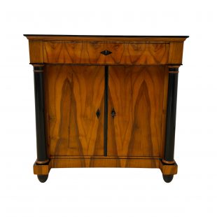 Biedermeier Halbschrank, Nussbaum, Süddeutsch um 1820