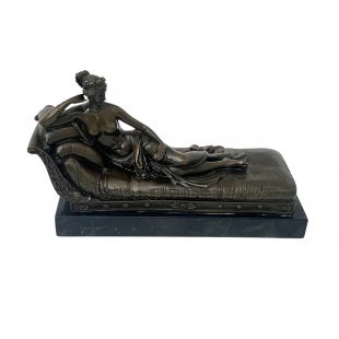 Bronze Skulptur, Frau auf Sofa, Signiert A. Canova, Paris circa 1950