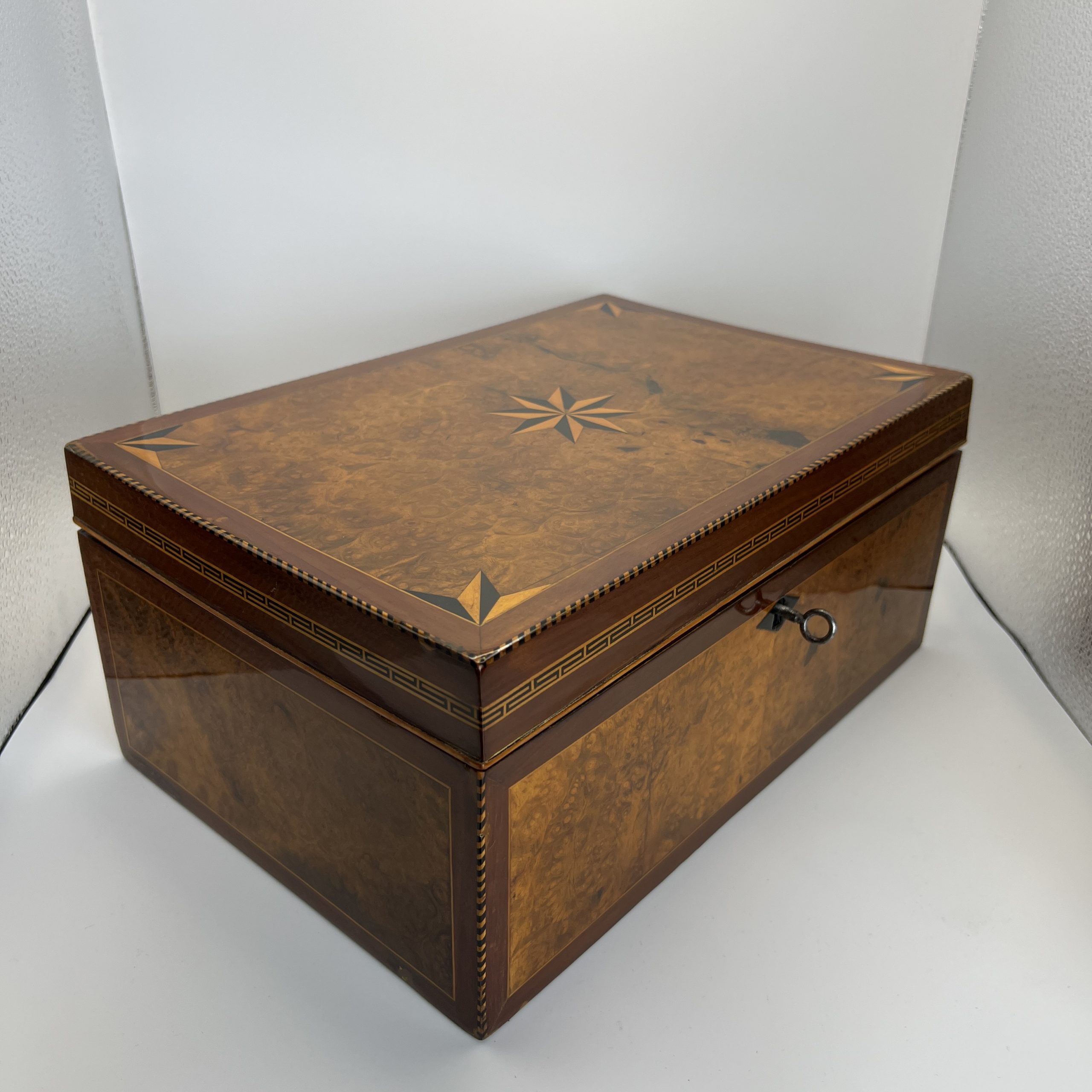 Biedermeier Schatulle, Mahagoni, Wurzelholz.1