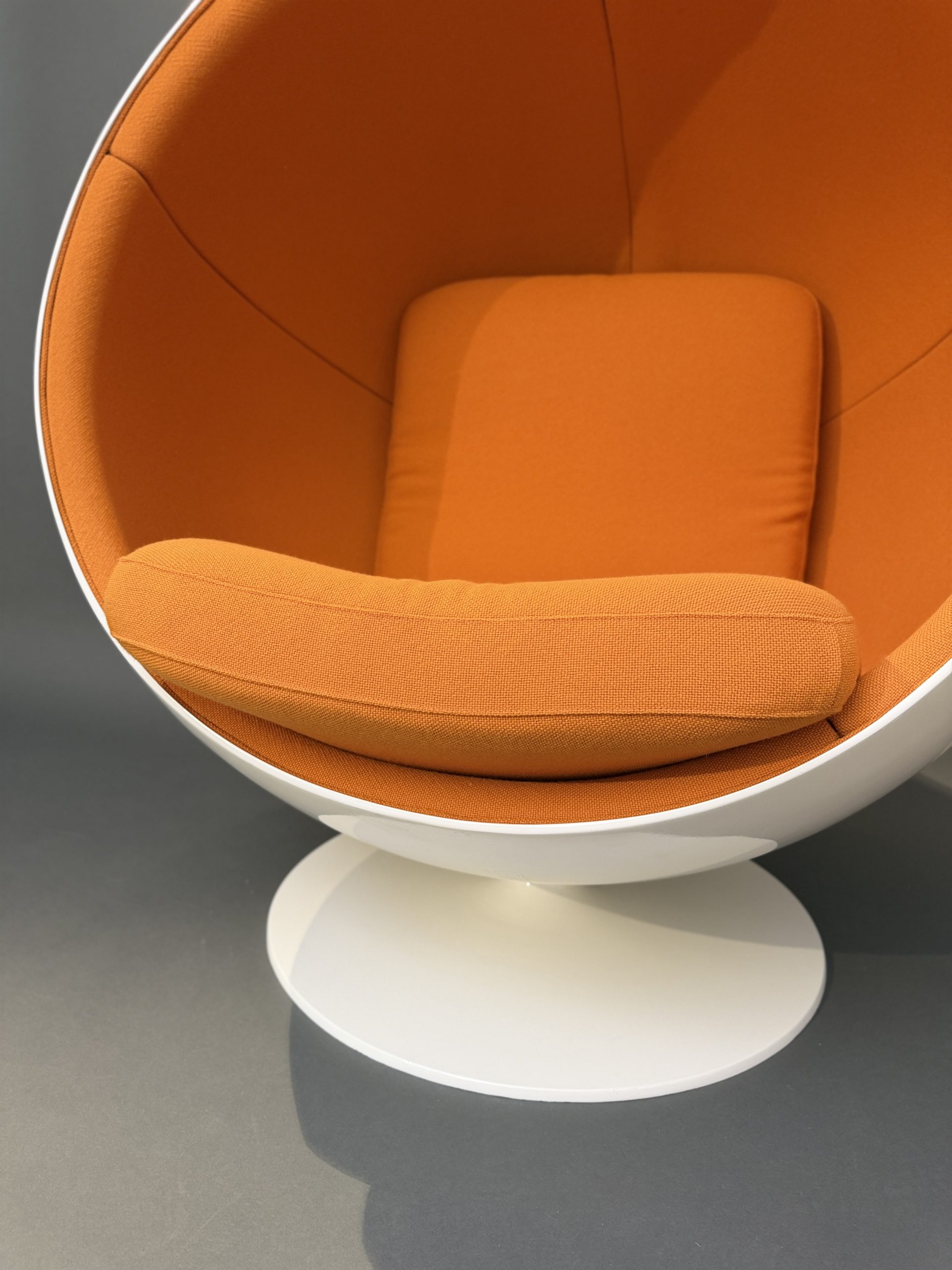Asko Eero Aarnio Ball Chair Orange.25