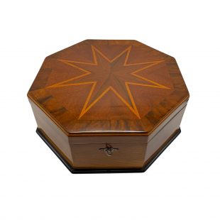 Octogonale Biedermeier Nussbaum Schatulle